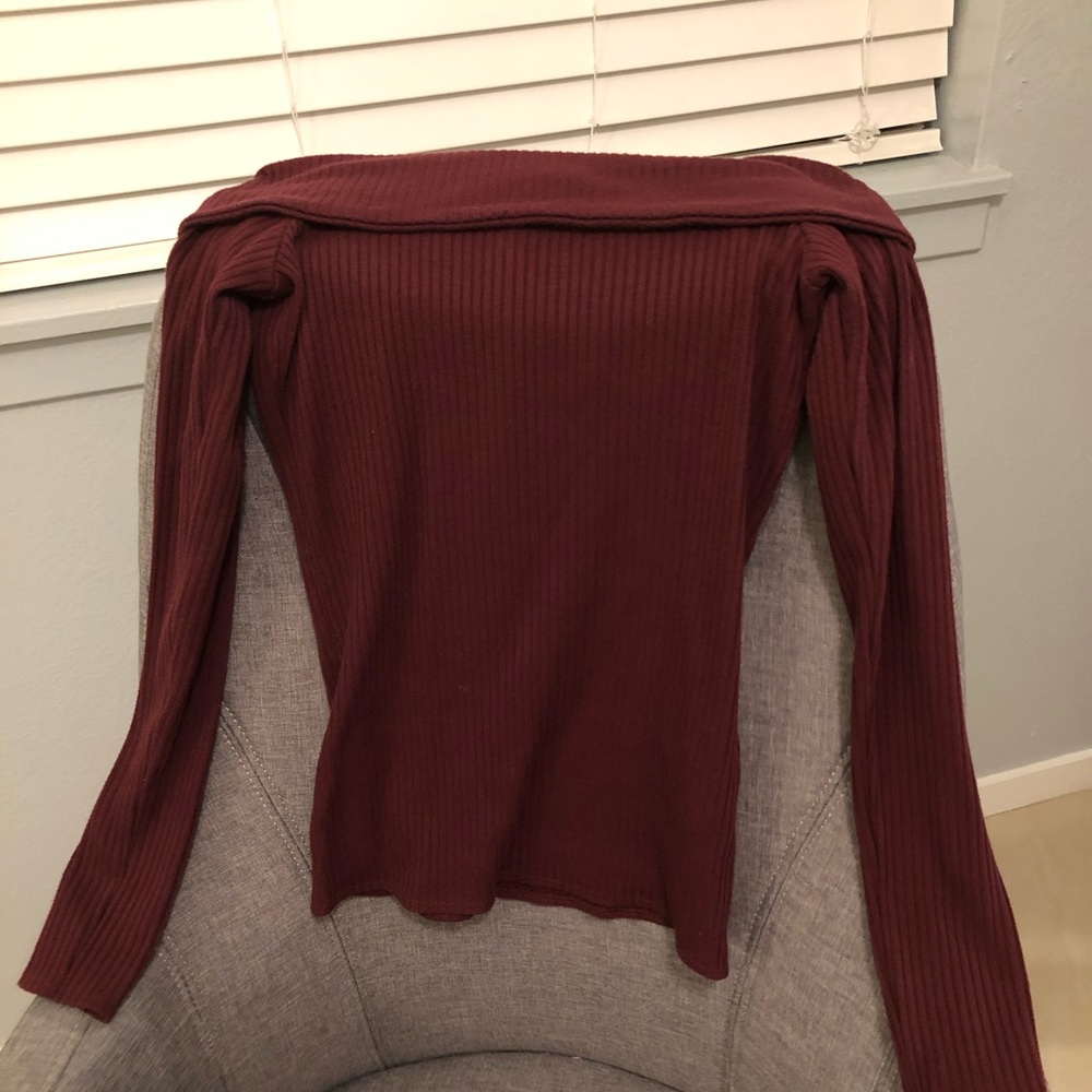 ‘ABERCROMBIE & FITCH’ Off the Shoulder Top